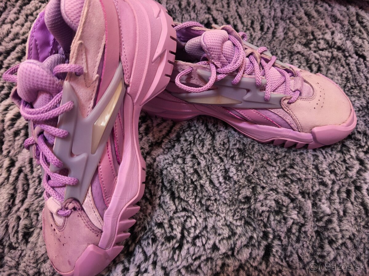 Nike, Adidas, Reebok - 7