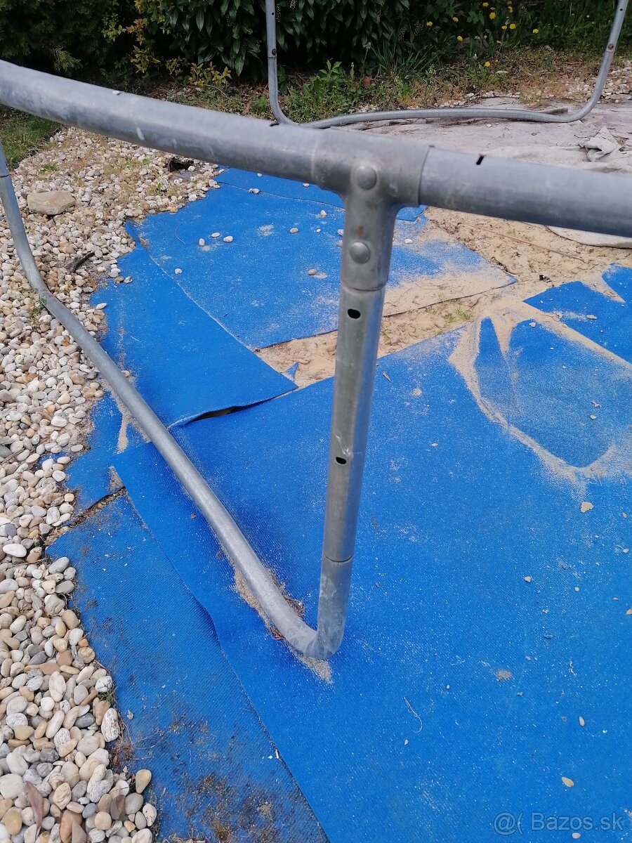 Rám na trampolínu. - 7