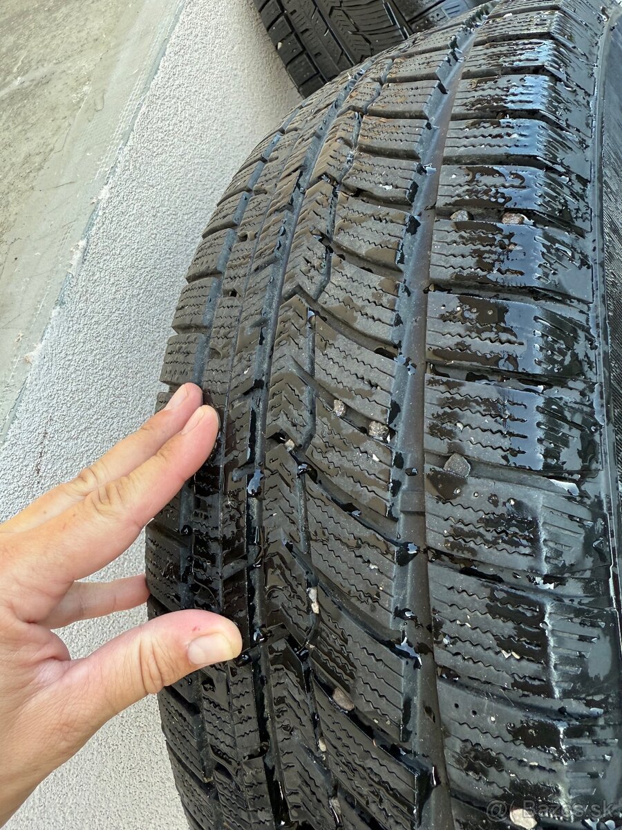 KIA Sportage 215/70 R16 - 7