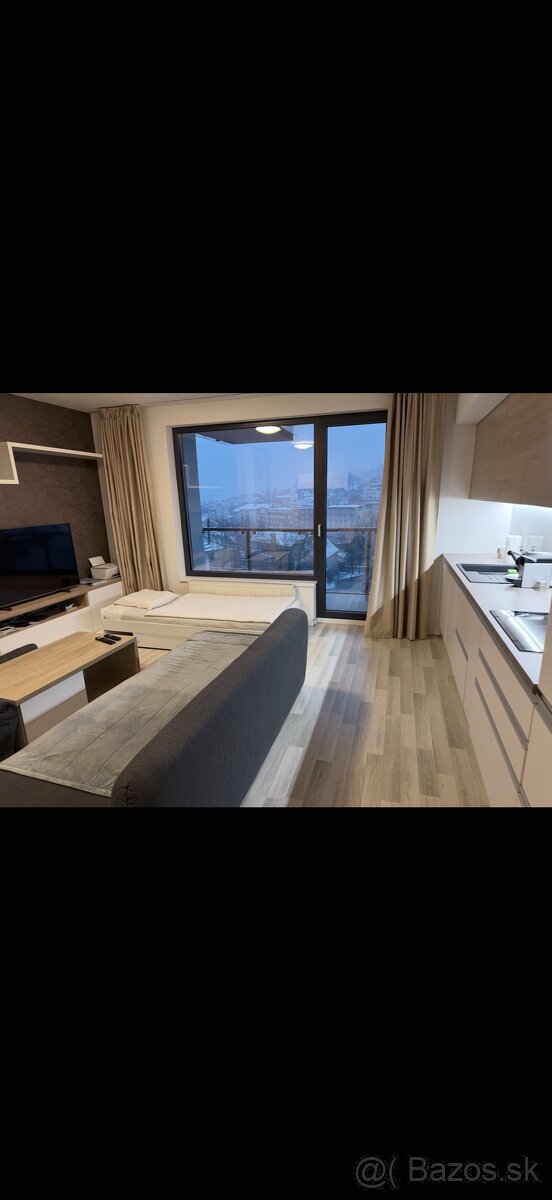 Jedinečný 1-izbový byt pod Slavínom - 7