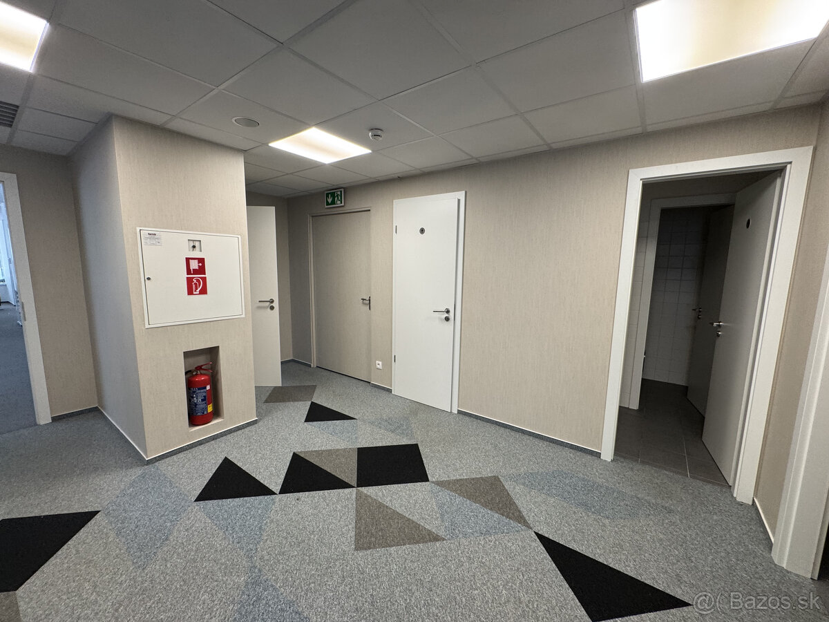 Prenájom samostatného kancelárskeho traktu 407 m² pri nábrež - 7