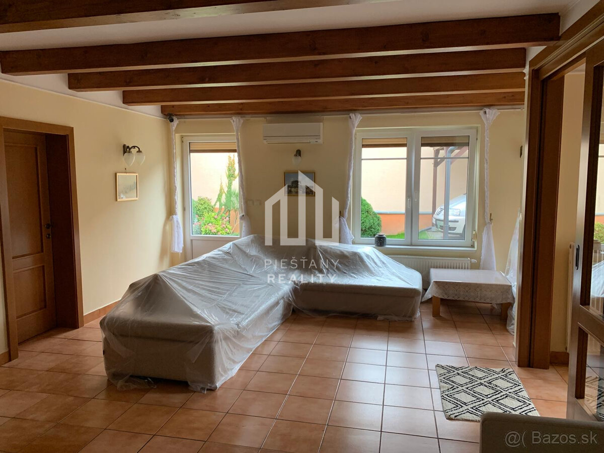 NOVINKA zariadený RD v Banke s terasou, altánkom a samosta - 7