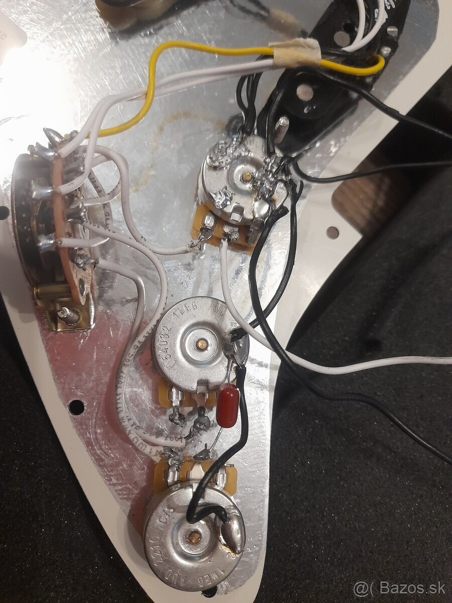 Fender vintage noiseless pickguard - 7