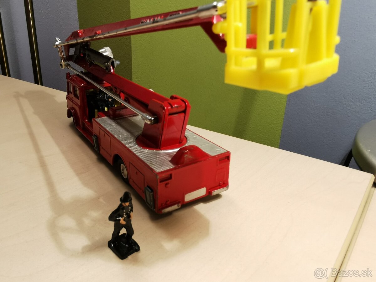 Corgi Major Simon požiarnici - 7