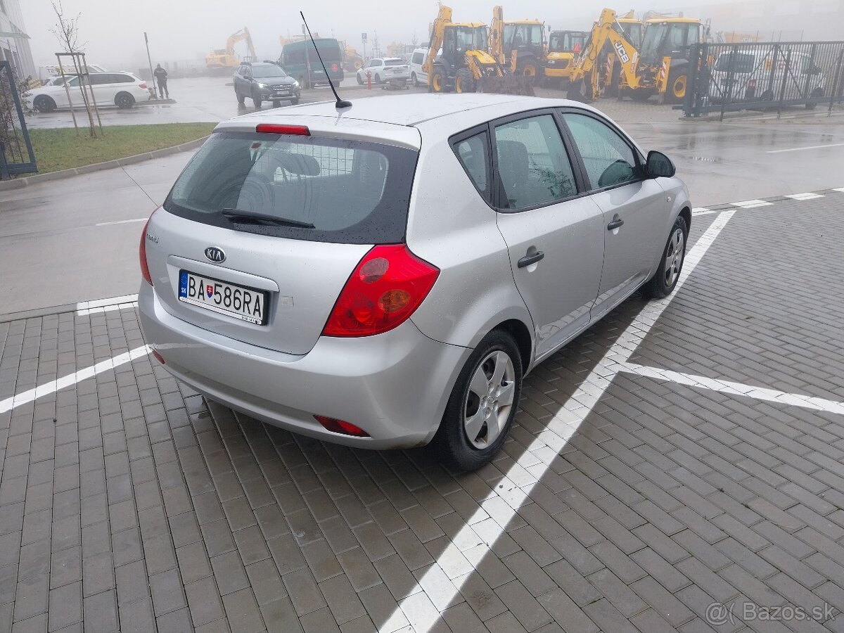 Predám KIA Ceed 1.4 16V CVVT, 77 kW Nová STK EK - 7