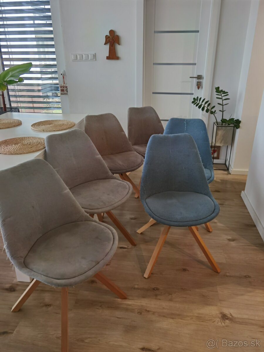 6x pekné stoličky = cena spolu za 6 kusov - 7