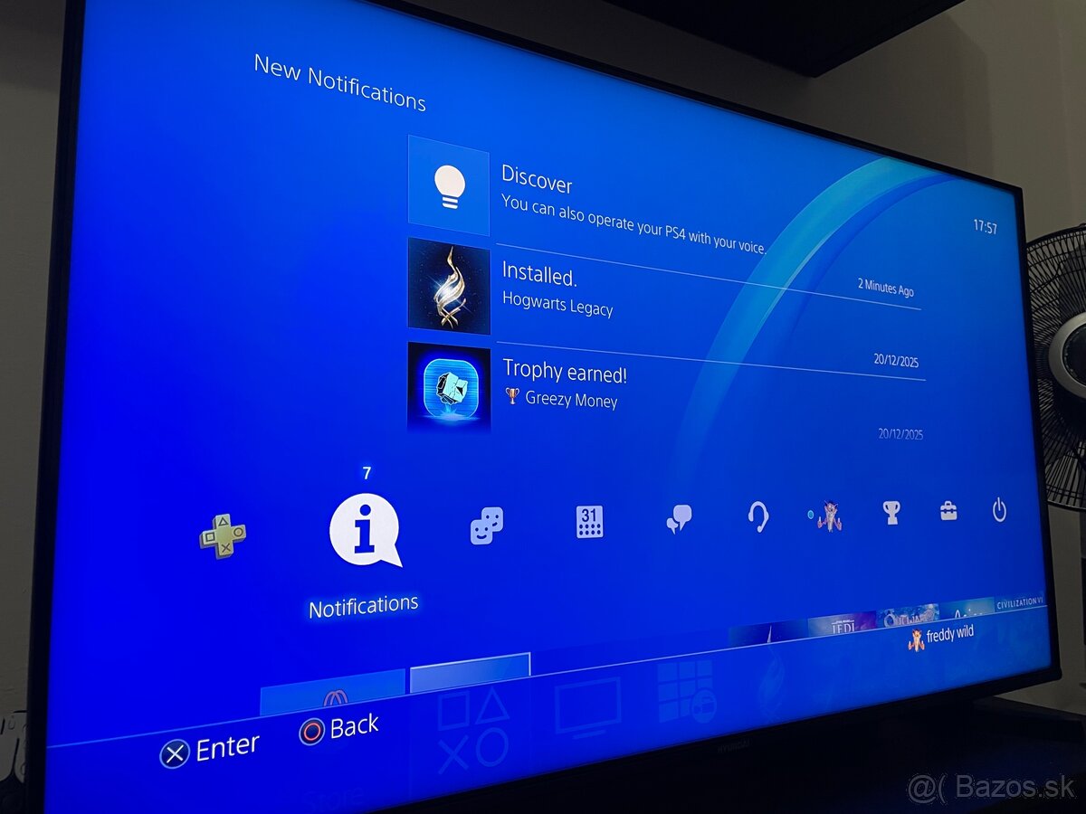 PS4 Pro 1TB + 3 DualShock ovládače + nabíjací stojan + Hry - 7