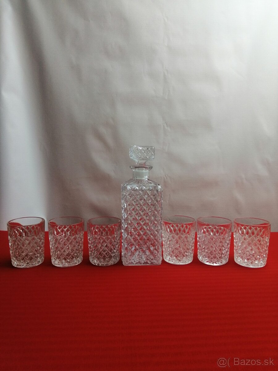 KARAFA S so 6 POHÁRIKMI - 7