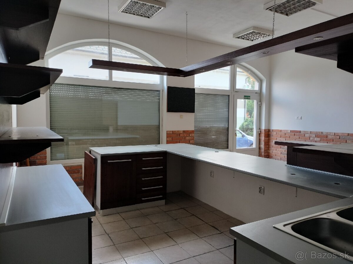 Na prenájom Obchodný priestor v Holíči. - 7