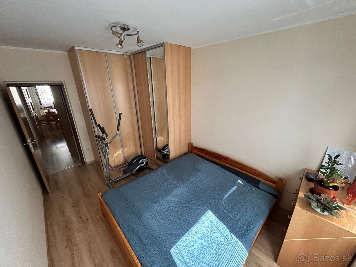 Predám veľký 3izbový byt s loggiou a pivnicou - 7