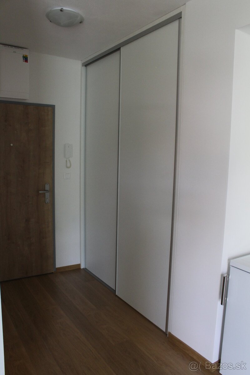 Prenajmem komplet zariadený 1-izbový byt s balkónom - 7