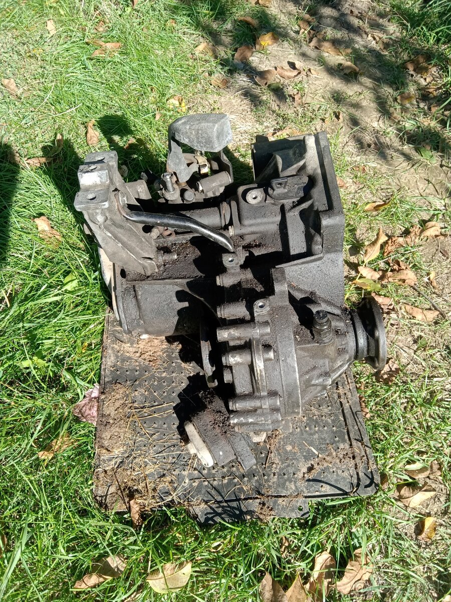 Rozpredám golf 4 1.9tdi 66kw r.v.2001 - 7