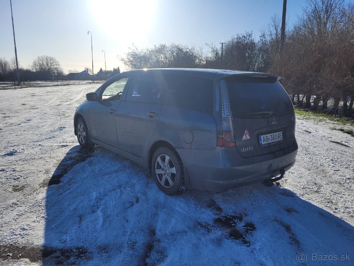 Mitsubishi Grandis - 7