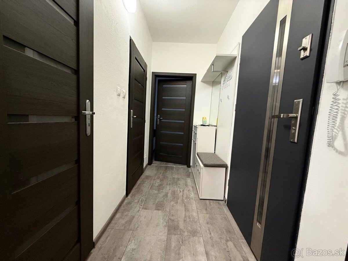 PRENÁJOM: MODERNE ZREKONŠTRUOVANÝ 2-IZBOVÝ BYT NA ROZKVETE - 7