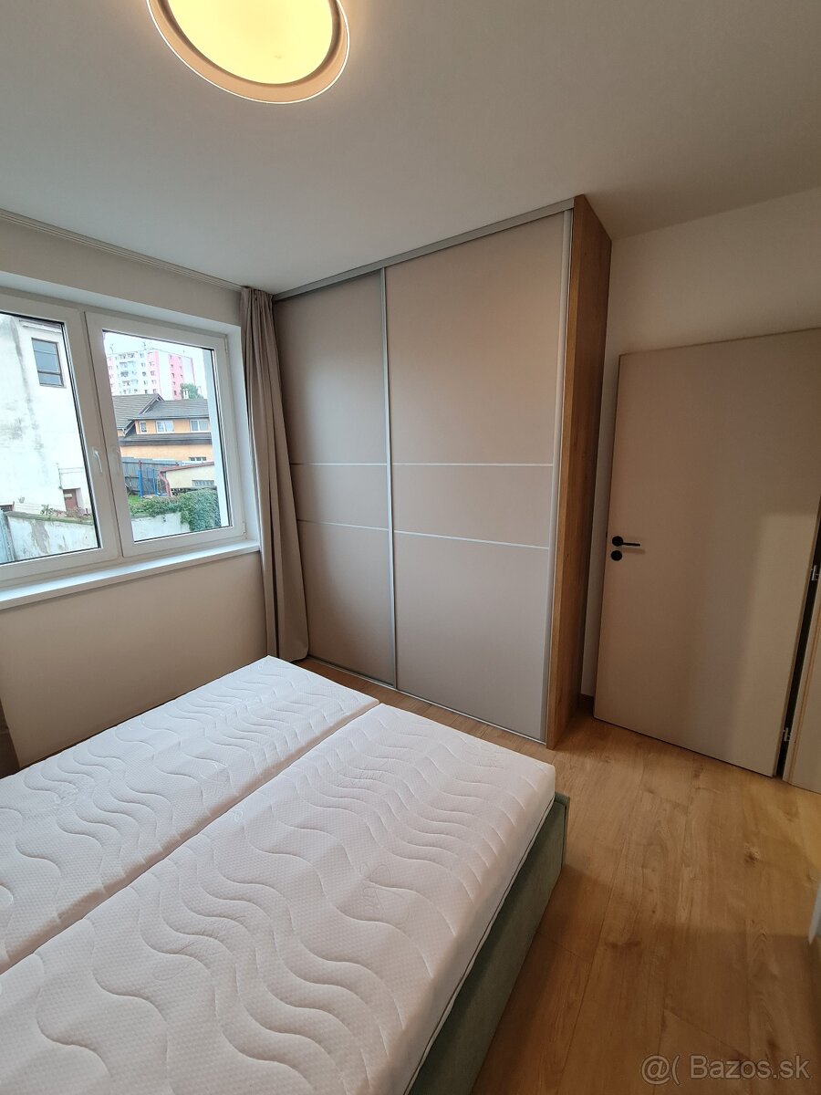 Na prenájom 3-izbový byt s balkónom a parkovacím miestom - 7