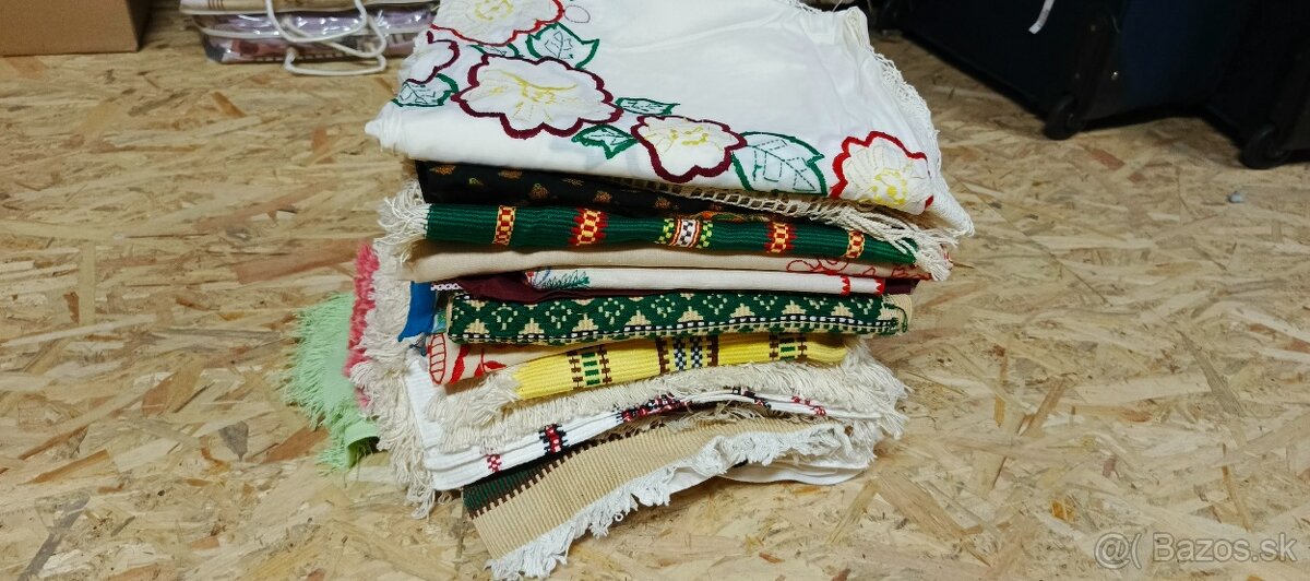 Tkané dečky, vyšívané obrusy a rôzne - 7
