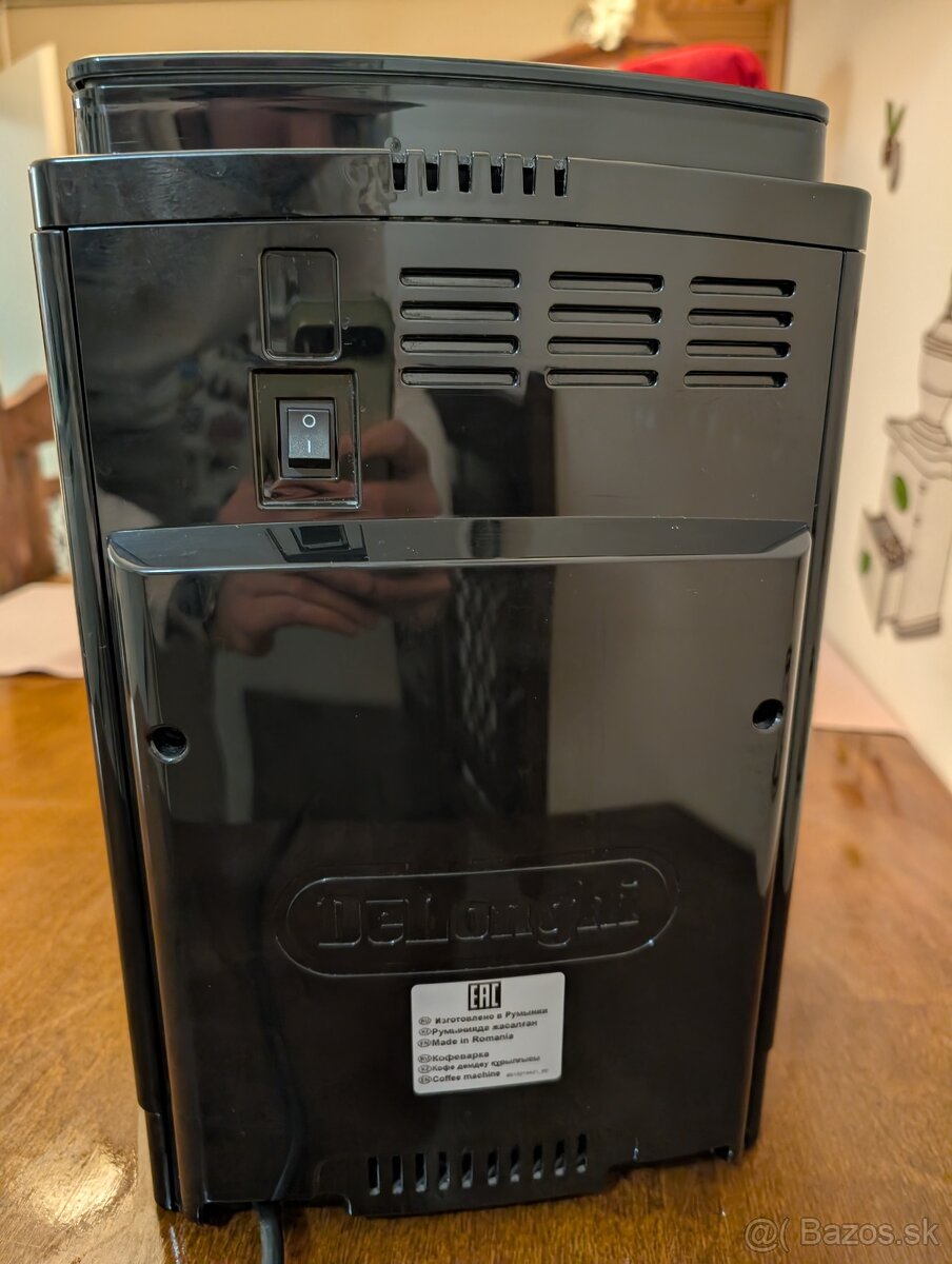 Čierny kávovar DeLonghi Magnifica S - 7