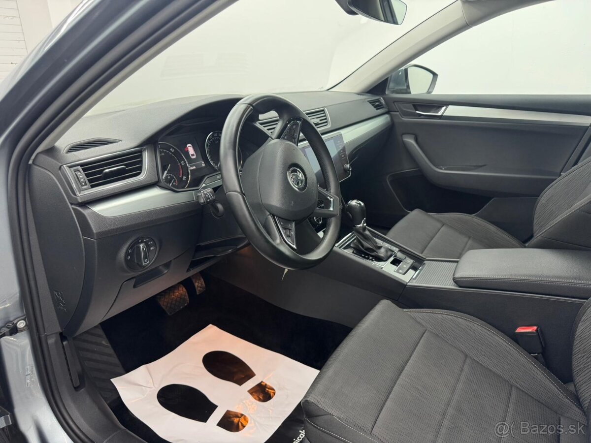 Superb Combi 2,0 TDI Style 110kW Ťazné Top stav - 7