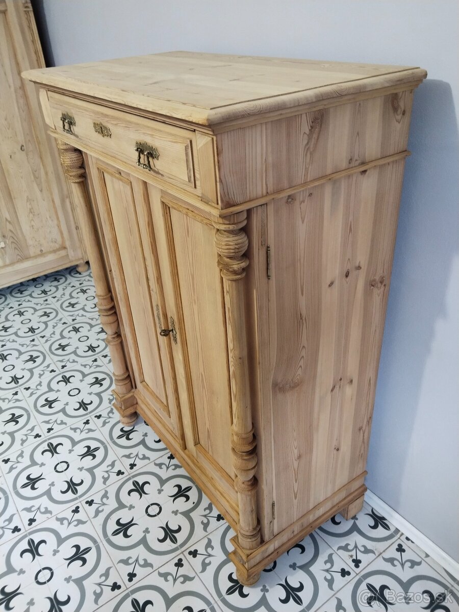 Krásná, stará, skříň, skříňka, vertiko po renovaci - 7
