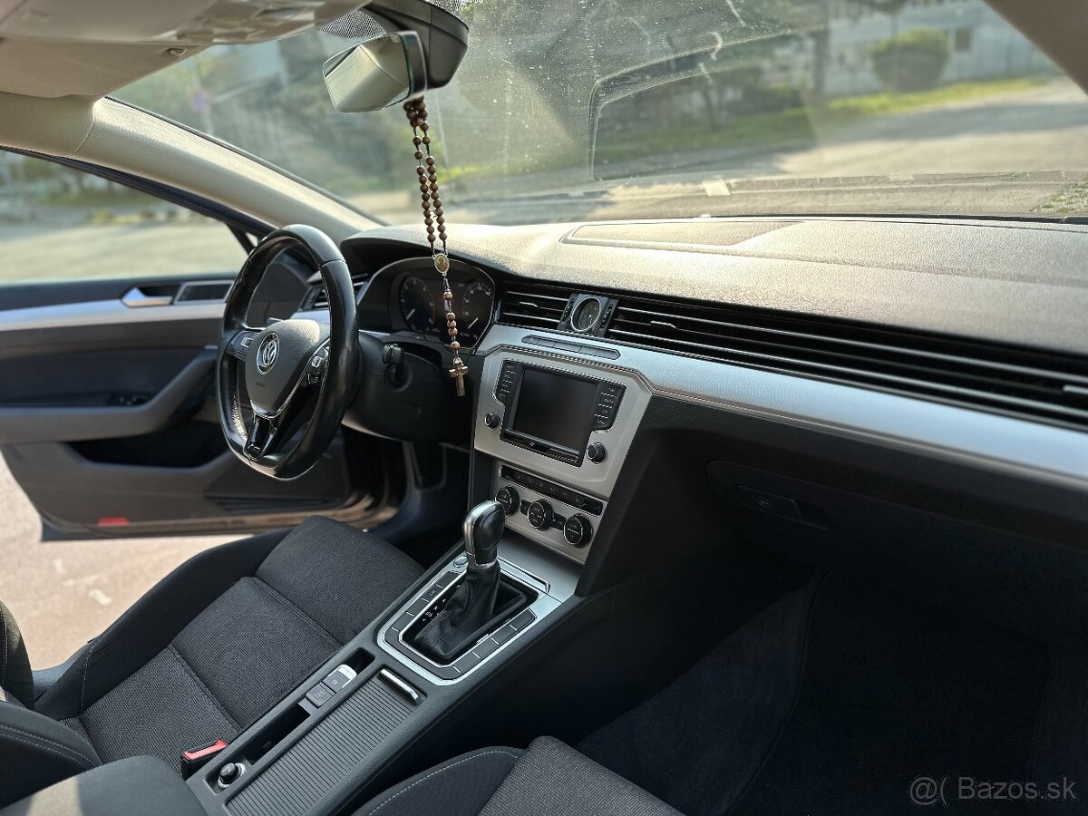 Predám VW Passat - VIRTUAL Cockpit. - 7