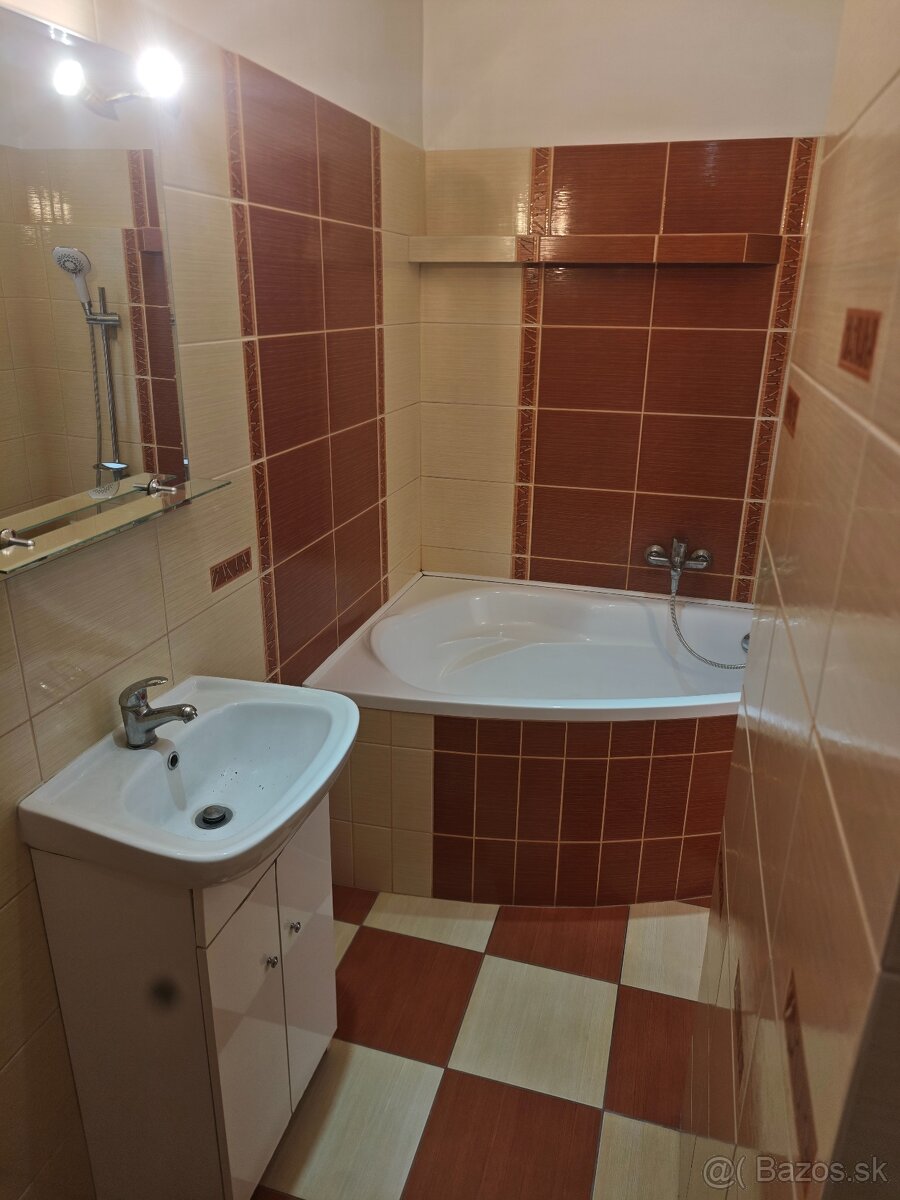 Predám 2. izbový byt s balkónom - 7