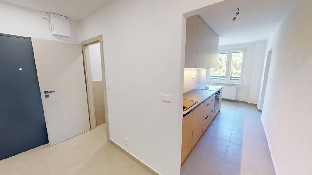 Predáme Dvojizbový byt s 2 balkónmi v centre Dubnice. - 7