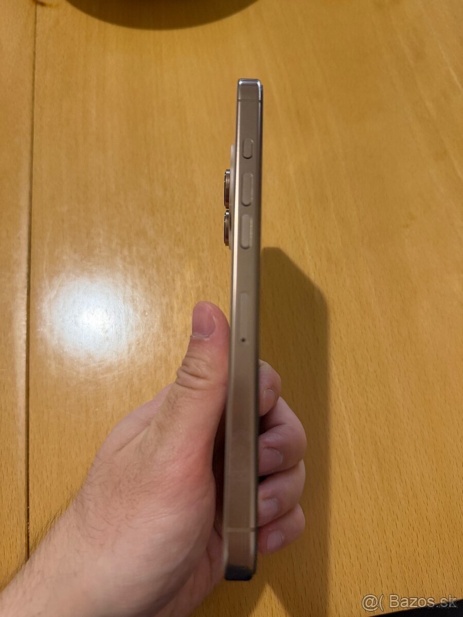 Predam iphone 16 pro max 256GB ZLATY - 7