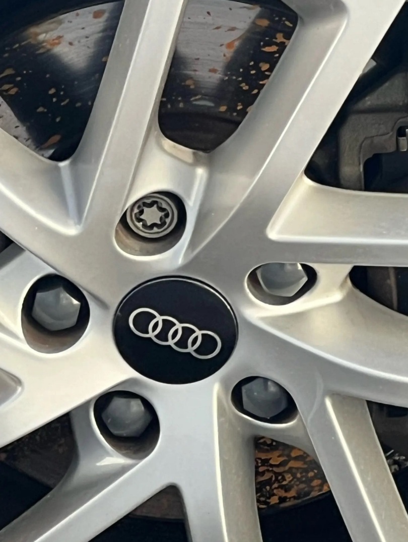 Stredové krytky - pukličky kolies AUDI - 7