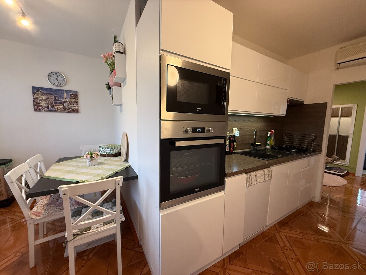 Nadštandardný štvorizbový byt v absolútnom centre Lučenca - 7