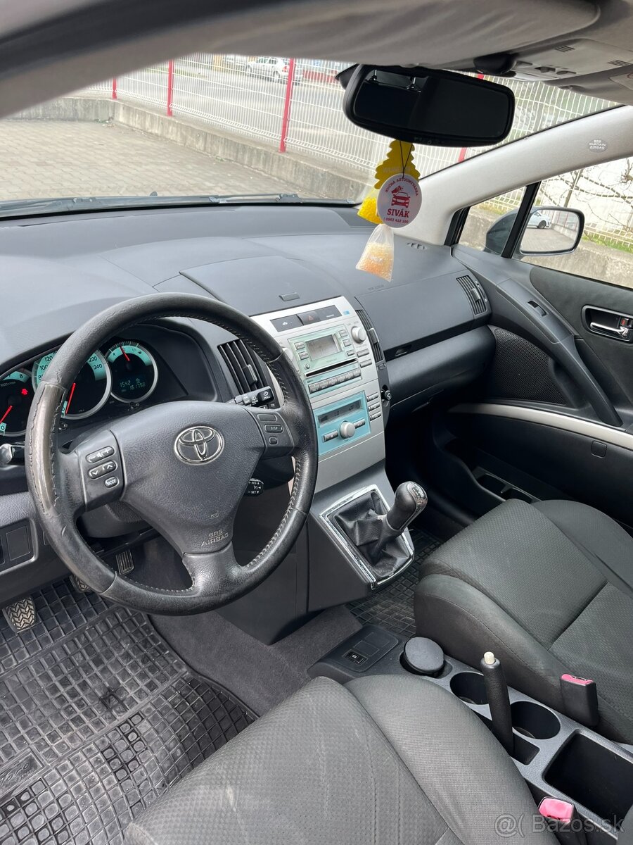 Predám Toyota Corolla verso - 7