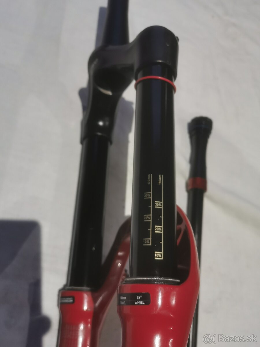 Vidlica RockShox Lyrik Ultimate cervena 180mm - 7