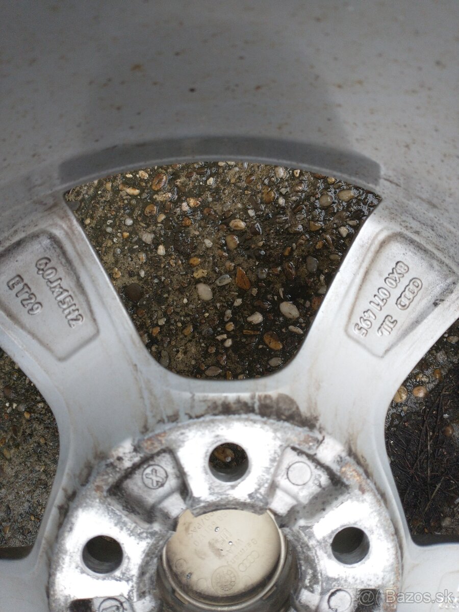 Predam orig r15 alu disky na audi a1 5x100 - 7
