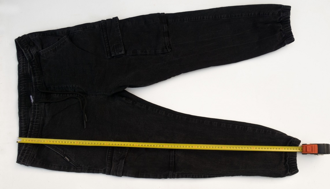 Čierne cargo nohavice Cropp č.34 - 7