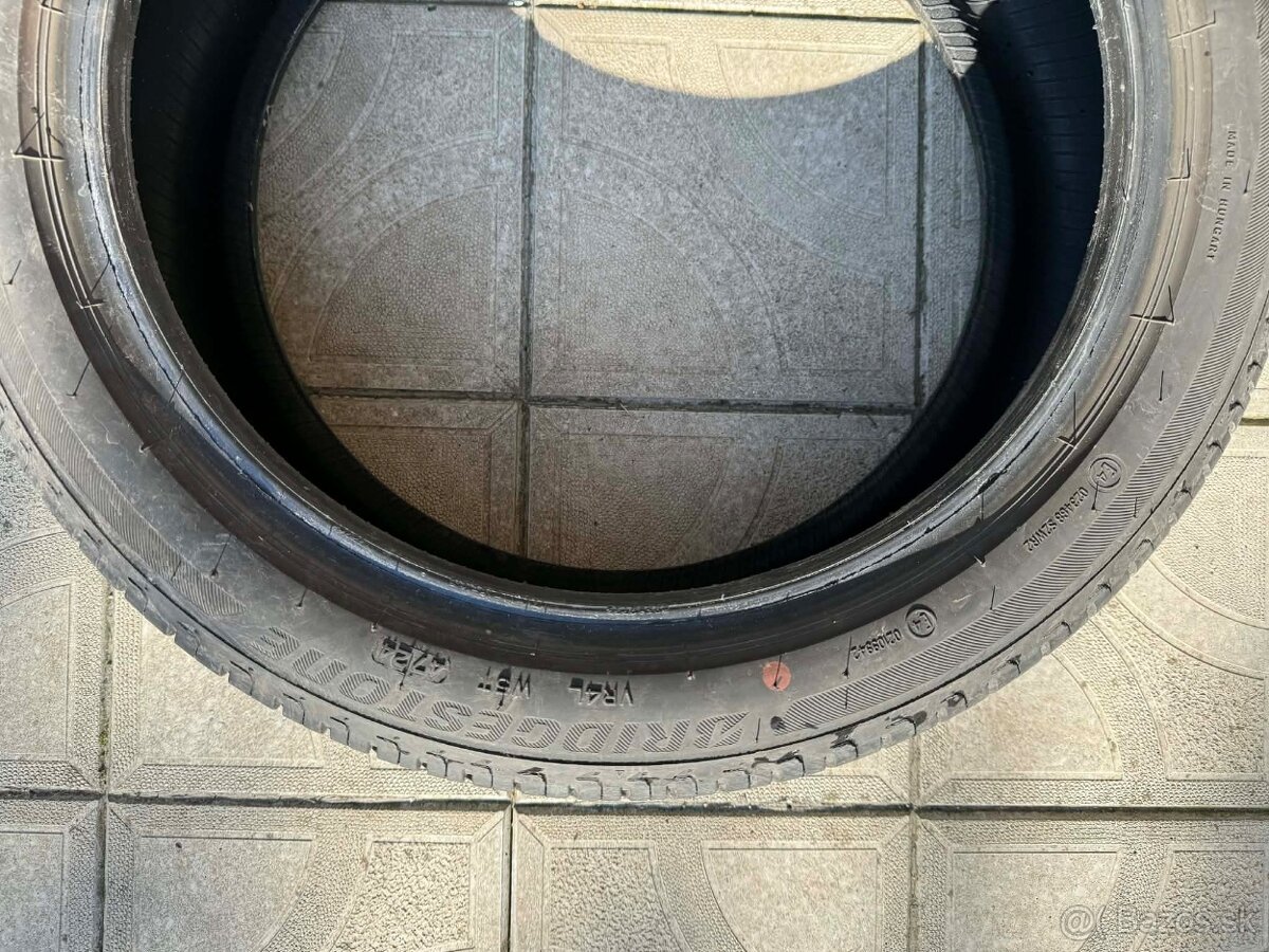 Bridgestone 205/45/ R17 - 7