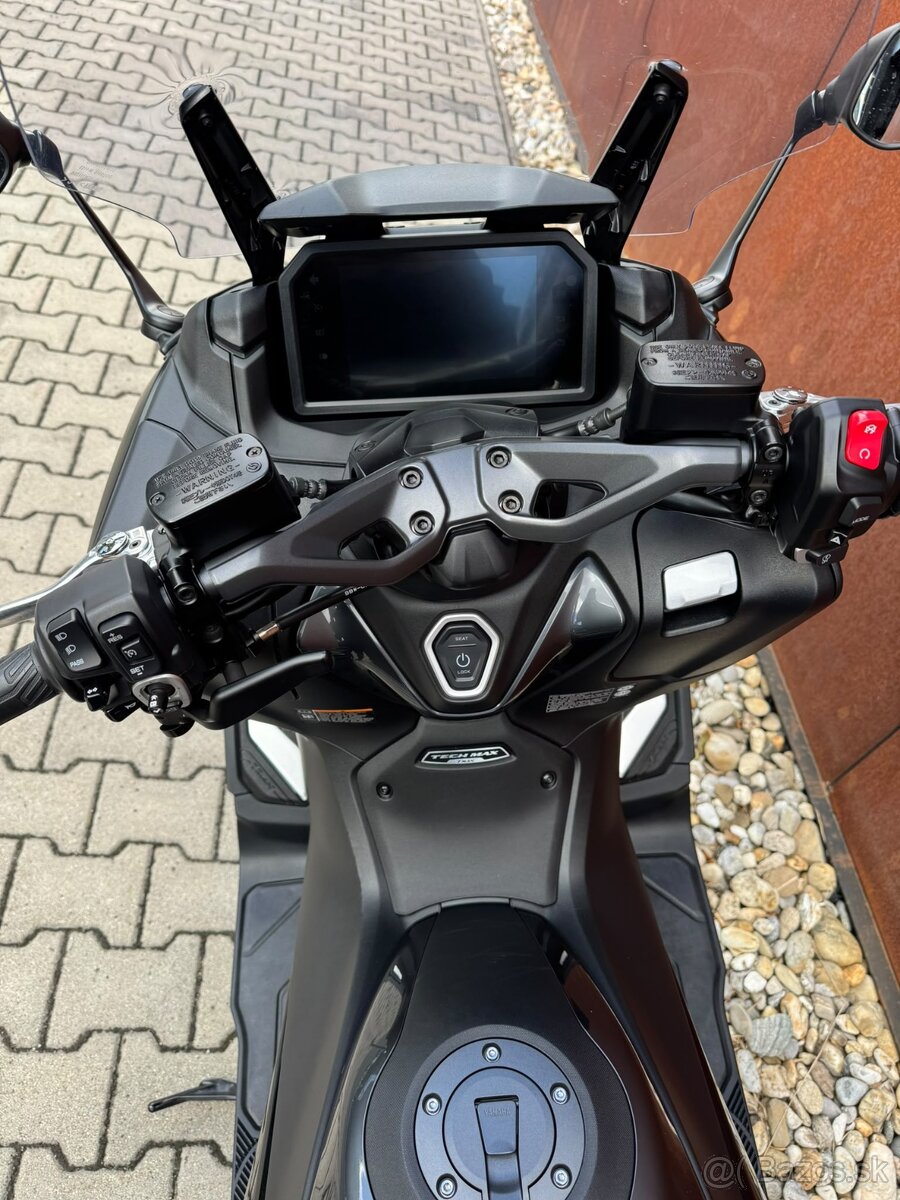 YAMAHA XP560 D - 7