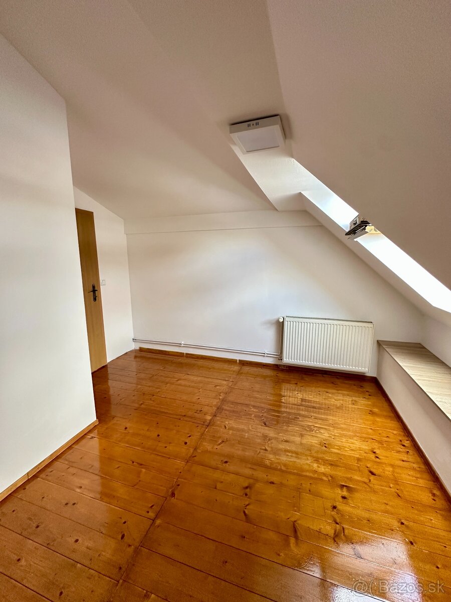 Prenájom 3-izb mezonet v hist.centre TN - Mierové nám. - 7