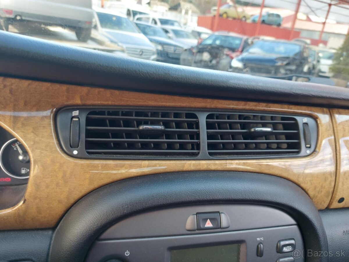 Jaguar X-type 2,5i 143,5kw kód : XB - 7