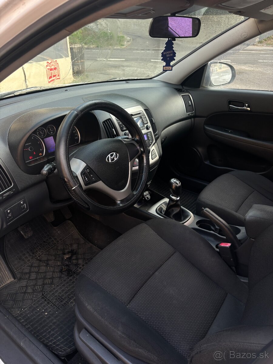 Hyundai i30 1.6 CRDi 66kw M/6 - 7