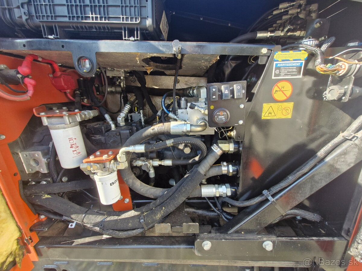 riadeny pretlak Ditch witch AT60 na skalní podvrty - 7