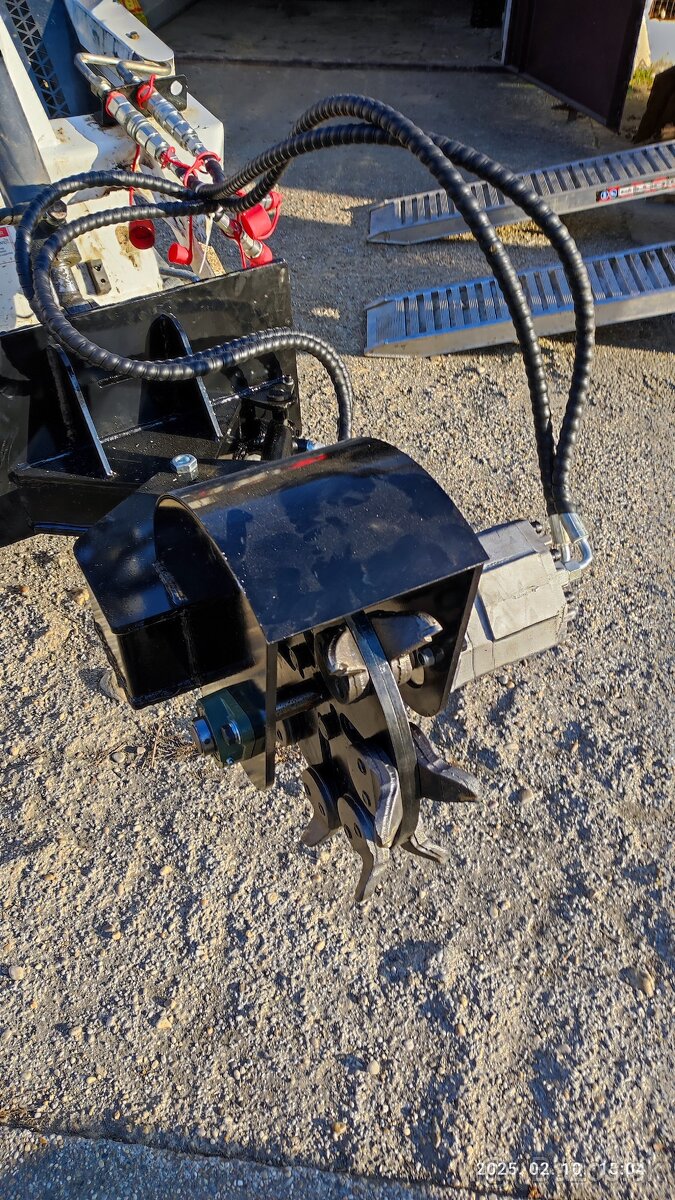 Univerzálni mini nakladač - 7