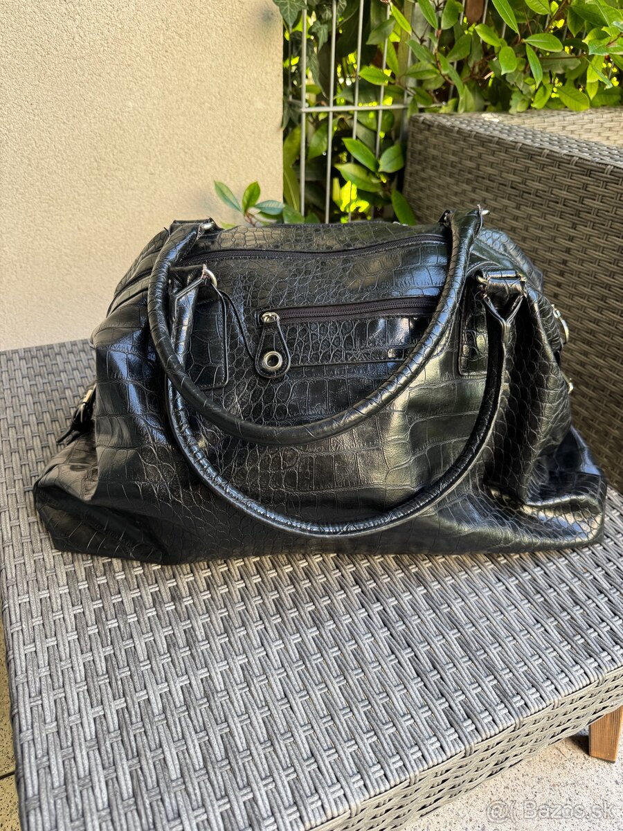 Lakovaná dámska taška Bueno - 7