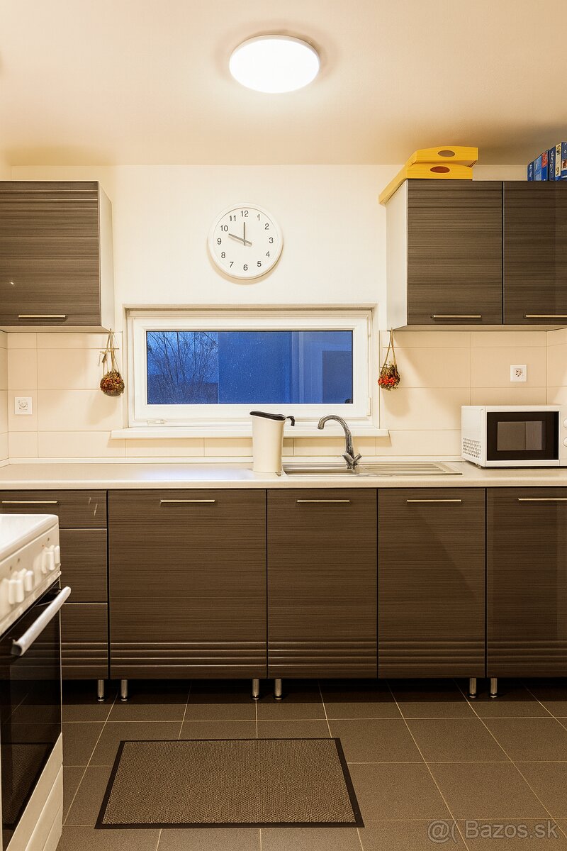 4i DOM+DOM PRE HOSTÍ NA JEDNOM POZEMKU - 7