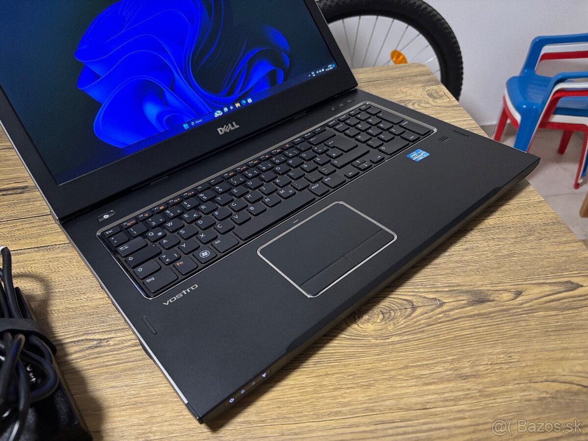 17.3"/Dell/Notebook/i3/8GB RAM DDR3/512GB SSD/Intel HD 2GB - 7