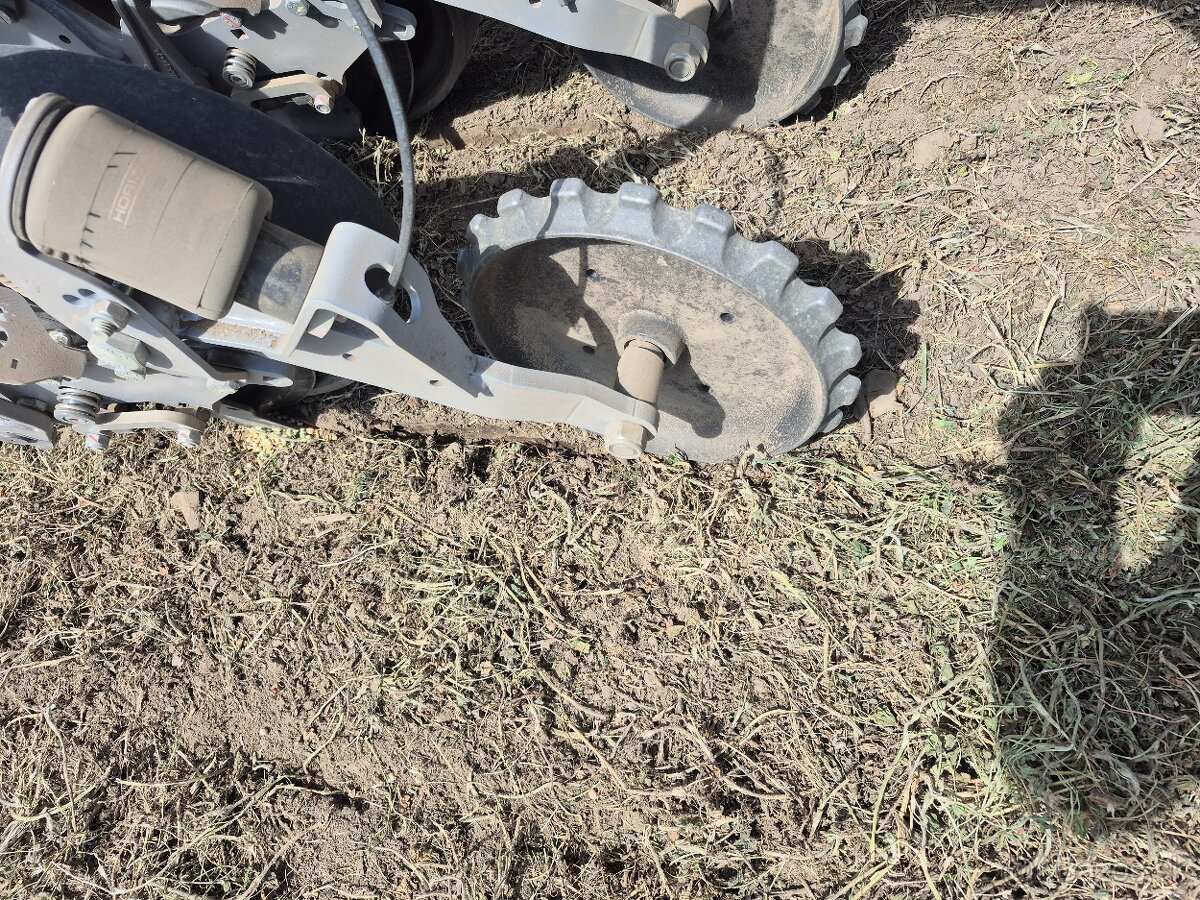 NO TILL sejací stroj pre priamu siatie HORIZON DSX 60-18 - 7