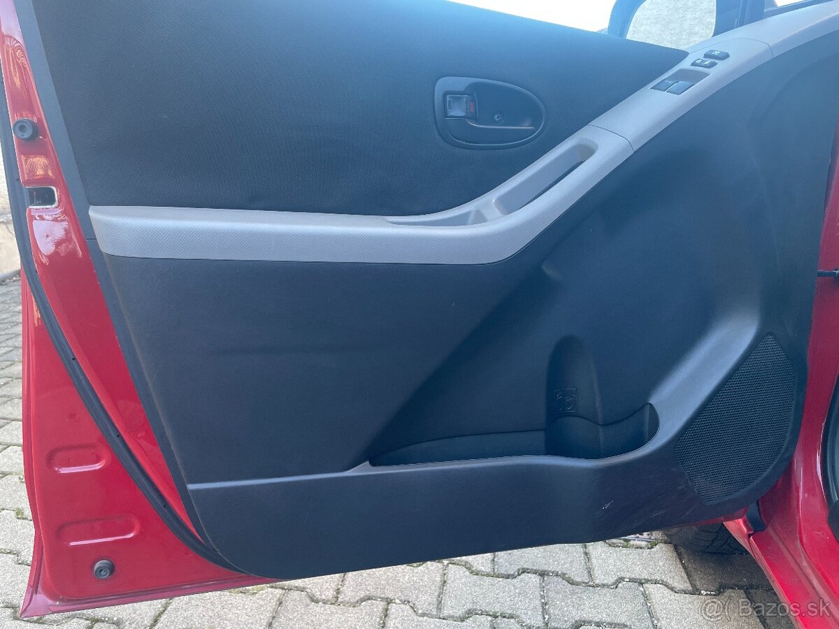 TOYOTA YARIS 1,3 benzín - 7