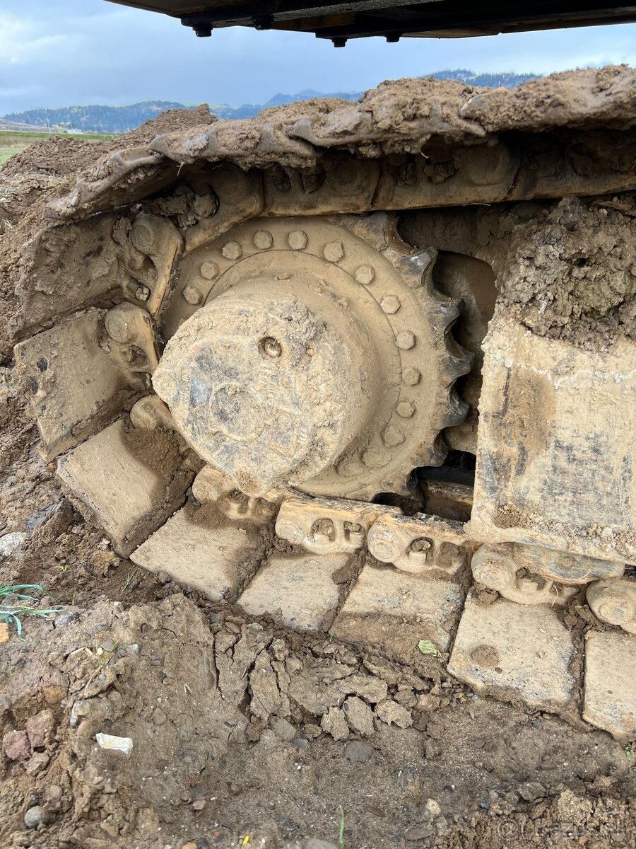 New Holland E215 - 7