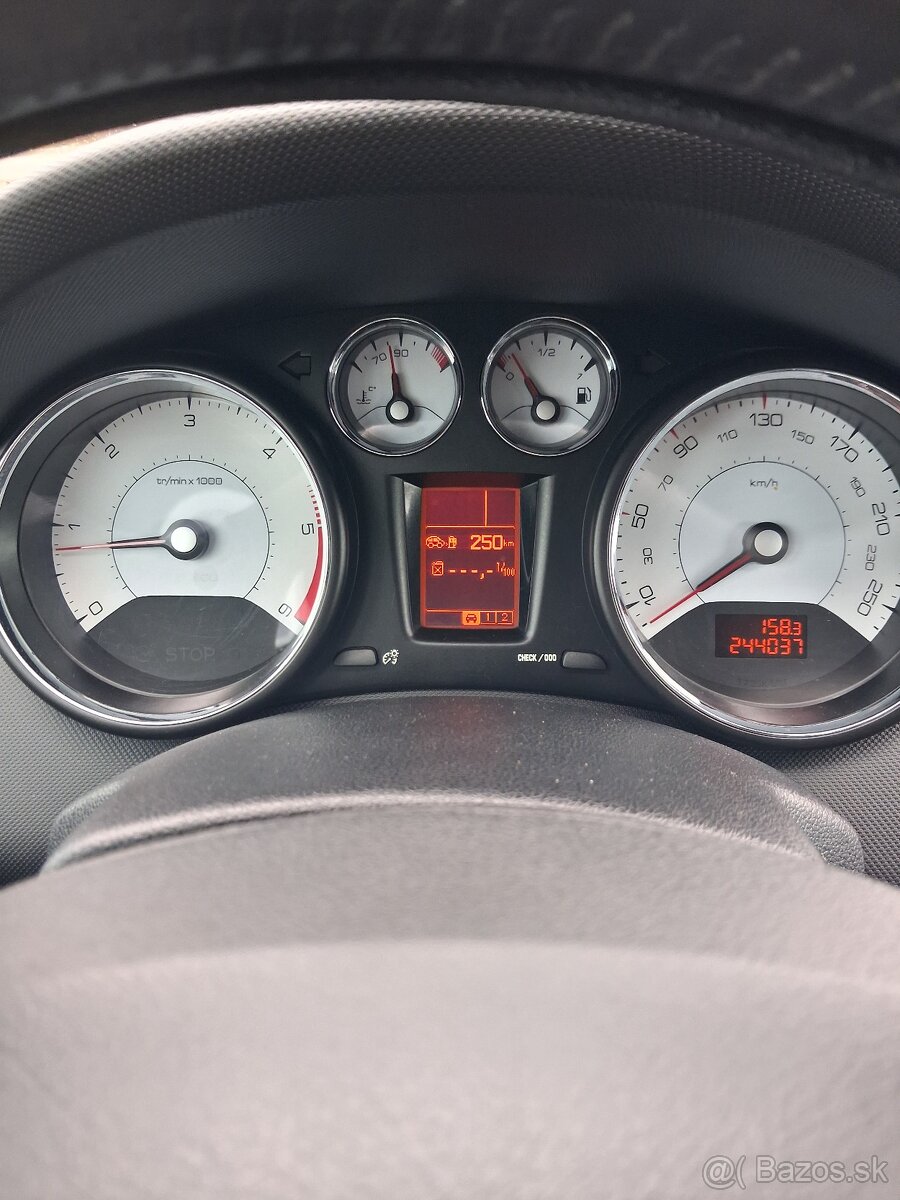 Peugeot 308 SW 1.6 HDi r.2012 - 7