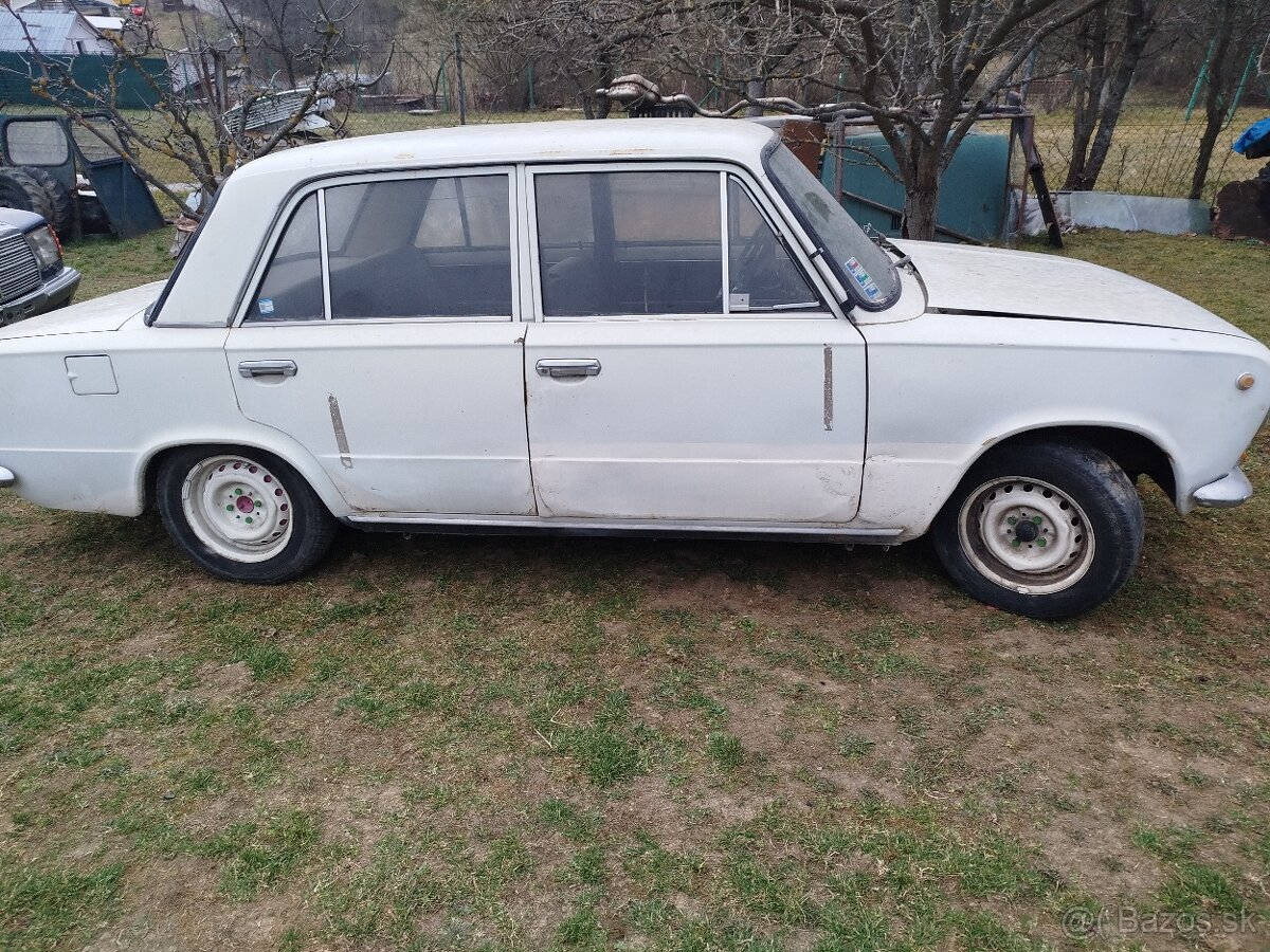 Predám dve auta Lada 2101 - 7