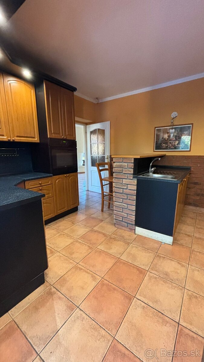 Nadštandardný 6-izbový rodinný dom s veľkou záhradou - 7