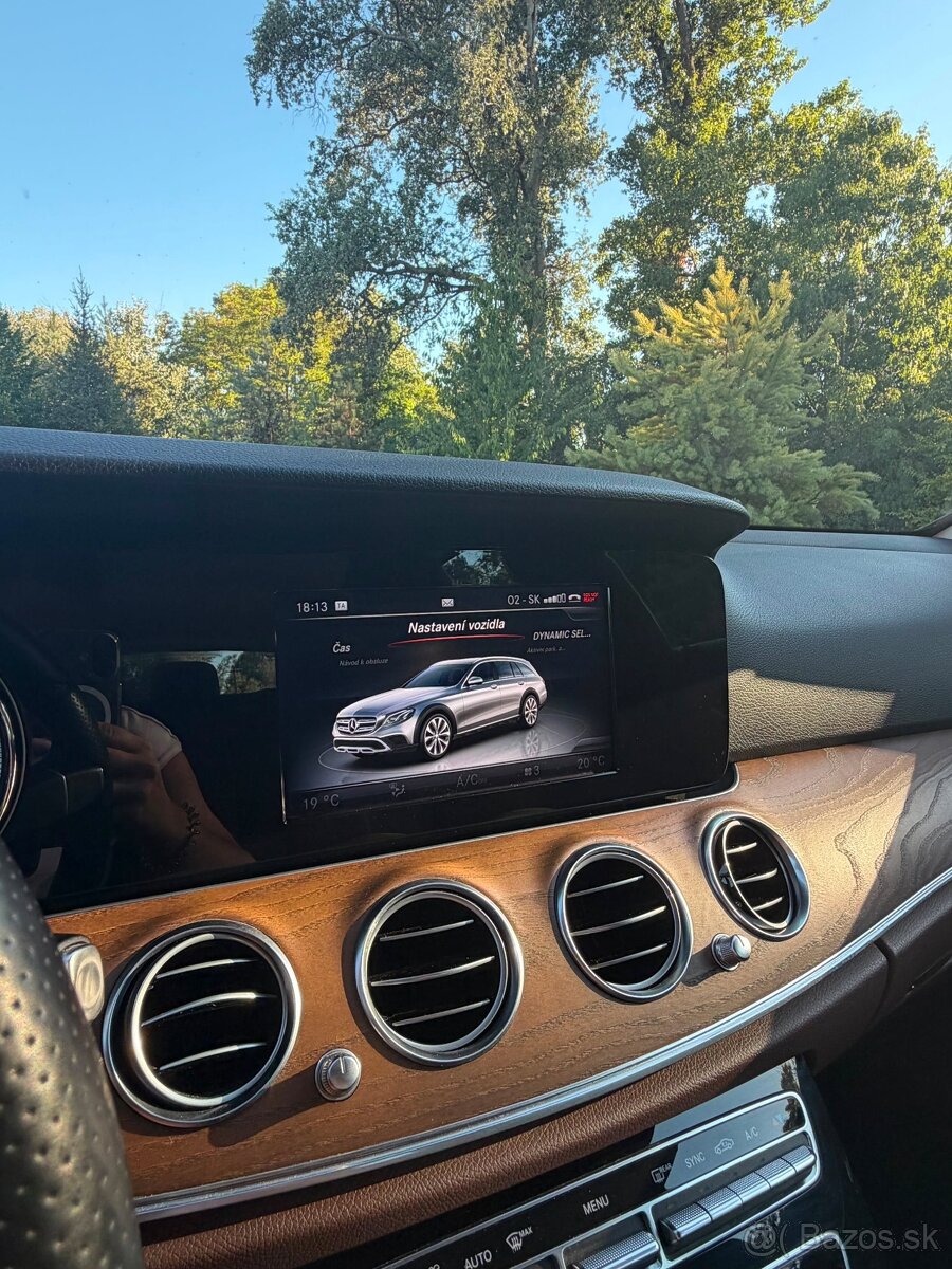 MERCEDES-BENZ E 220 d 4MATIC AllTerrain - 7